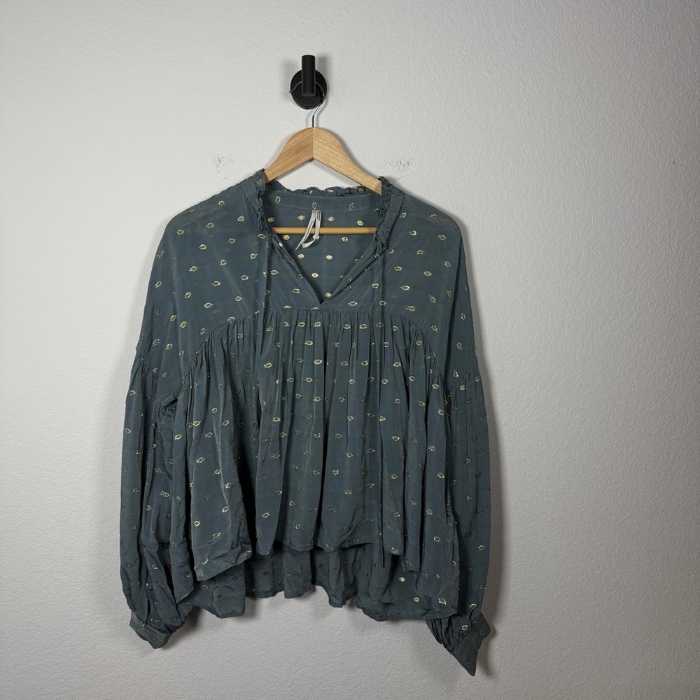 By Anthropologie Women’s Ruffled Peasant Blouse in Blue/Gold Metallic M - Picture 7 of 16
